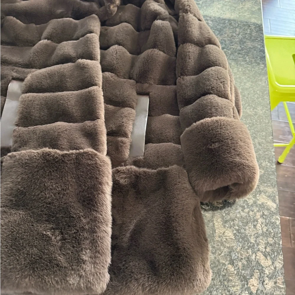 Jones New‎ York Women's Faux Fur Jacket Taupe Size S Coat. NWOT Trench teddy